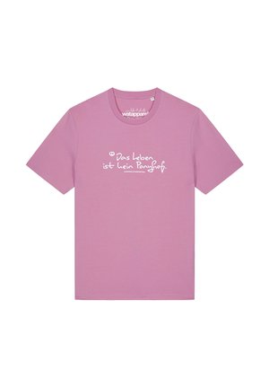 Hellviolettes kurzärmeliges T-Shirt mit weißem handgeschriebenem Text in Deutsch, der "Das Leben ist kein Ponyhof" vorne in der Mitte sagt.