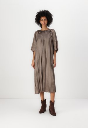 SOPHIA CRINKLED SURFACE - Vapaa-ajan mekko - taupe