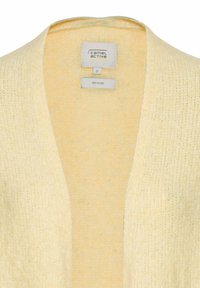 Cardigan beige clair en maille avec col en V, taille indiquée petite, fabriqué à partir de matériaux recyclés par Camel Active.
