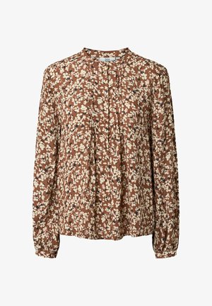 Blusa marrón de manga larga con un patrón floral en crema y azul marino, presenta pliegues en la parte frontal y un cuello redondo.