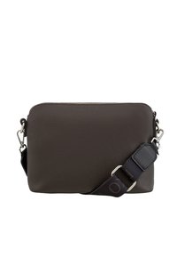 Læder crossbody taske i mørkebrun med en struktureret overflade, lynlåslukning og en justerbar rem med et logomønster.