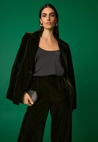 Next REGULAR FIT zielony