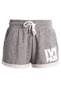Šedé teplákové šortky s texturovanou látkou, elastickým pasem, bílým šňůrkem a bílým logem „IVY PARK“ na levé noze.