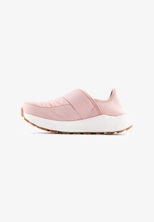 Sneaker rosa slip-on con texture trapuntata, dettagli in rete e suola in gomma. Presenta una soletta imbottita e un design a punta arrotondata.