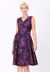 Smart and Joy PATINEUSE BROCART À MOTIF FLORAL - Robe de jour - violet