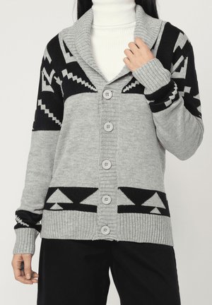 Outfitters Nation, CÁRDIGAN ESTAMPADO FANTASÍA CUELLO PICO Y BOTONES - Chaqueta de punto - gris