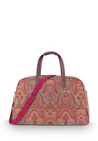 Sporttasche mit einem bunten Blumen- und Paisleymuster, aus Stoff gefertigt. Verfügt über einen pink gestreiften Schulterriemen und braune Griffe. Mit Reißverschluss.
