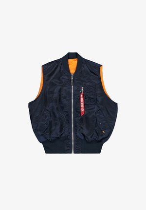 Marine blauwe mouwloze vest met een oranje binnenkant, stoffen ritssluiting, zijzakken en een rode labeldetail aan de voorkant. Gladde, glanzende textuur.
