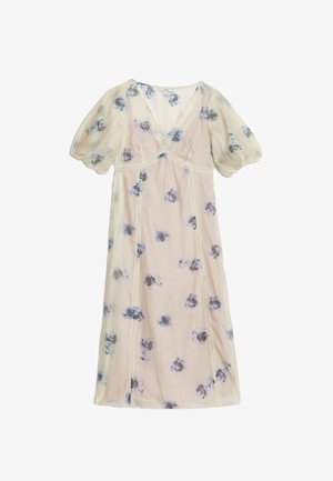 Kwiatowa sukienka midi z krótkimi puffymi rękawami, pastelowy brzoskwiniowy tle, niebieski i ciemnofioletowy wzór kwiatowy, lekką przezroczystą tkaninę, dekolt w kształcie litery V.