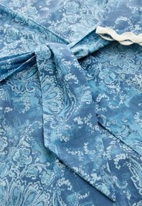 Laura Ashley SCALLOPED - Halāts - blue maddox
