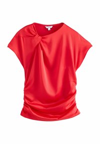 Červený krátký rukáv top vyrobený z hladké, lehké tkaniny. Disponuje zaš modřinou na rameni a nabranou strukturou na straně.