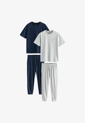 Due set di abbigliamento da casa: T-shirt in cotone blu navy e grigio chiaro con maniche corte e taschino; pantaloni abbinati con vita elastica in blu navy e grigio.