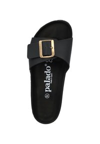 Zwarte schuif sandaal met een brede band en een gouden metalen gesp. Gemaakt van soepel materiaal, met een gevoerde voetbed. Logo zichtbaar.