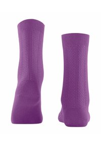 Lilafarbene Socken mit gerippter Textur sowie verstärktem Fersen- und Zehenbereich. Verfügen über ein glattes Strickdesign mit vertikalen Rippdetails.