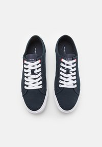 Tommy Hilfiger CORE CORPORATE - Zapatillas - desert sky