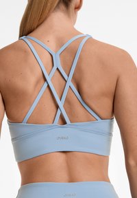 OYSHO STRAPPY BACK - Sportski grudnjak s blagom potporom - mottled royal blue