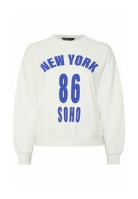 Sudadera blanca con texto azul "NEW YORK 86 SOHO". Con un cuello redondo y puños y dobladillo acanalados. El material parece suave y texturizado.