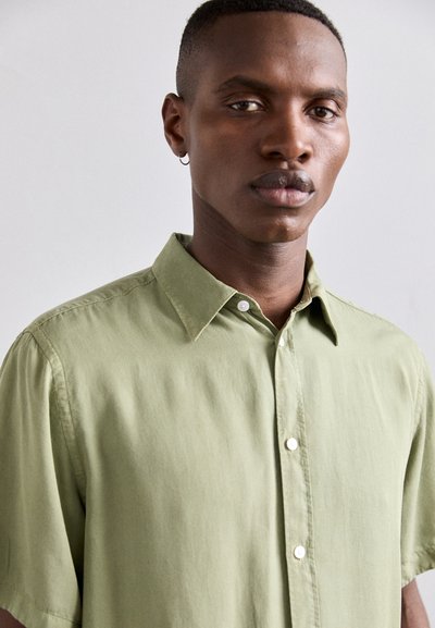 J.LINDEBERG Srajca - oil green