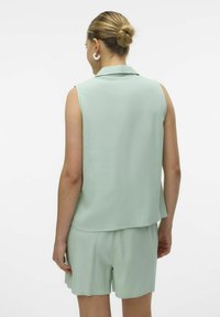 Vero Moda MYMILO  - Bluza z gumbi - silt green