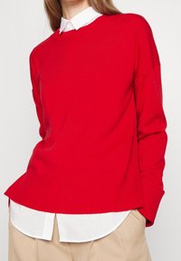 FTC Cashmere Sweter