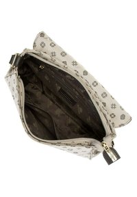 Borsa a tracolla beige con motivo, con un esterno liscio, chiusura zip e interno scuro dotato di tasche organizzative e dettagli del logo.