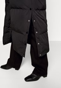 YAS Tall YASIRIMA LONG COAT - Piumino lungo - black
