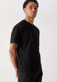 Calvin Klein Jeans GRADIENT FADE MONOLOGO TEE - Apdrukāts T-krekls - black