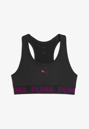 Sujetador deportivo negro Puma con diseño racerback y logotipo y texto púrpura de Puma en la banda elástica debajo del pecho.