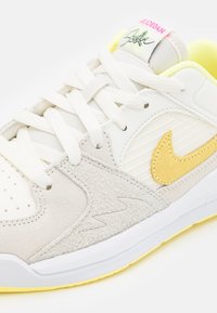 Jordan JORDAN STADIUM 90 UNISEX - Basketballsko - sail/light laser orange/white/laser fuchsia