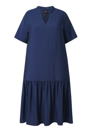 Ulla Popken, FLOUNCE PANEL SHORT SLEEVE DRESS - Hverdagskjole - universe