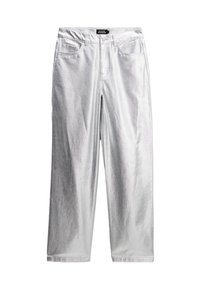 Jean en denim argenté à taille haute avec jambes larges. Présente une texture lisse et brillante ainsi qu'un design traditionnel à cinq poches. Fermeture par bouton à la taille.