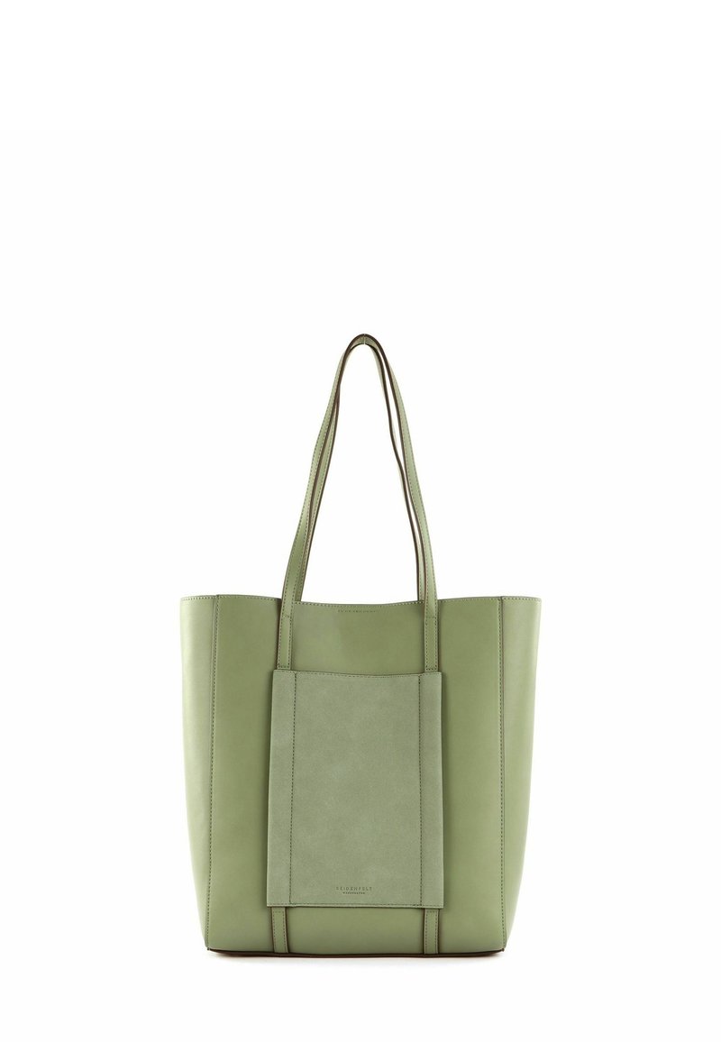 Sac cabas en cuir vert au design structuré, doté de longues anses et d'une poche avant. Texture lisse avec des accents contrastants.