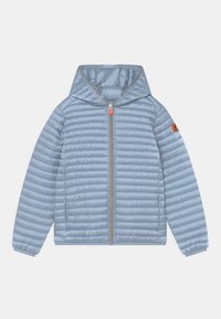 Svært lys blå polstret jakke med hætte, lodret syning, elastiske manchetter, fuld lynlås og en orange detalje nær hætten.