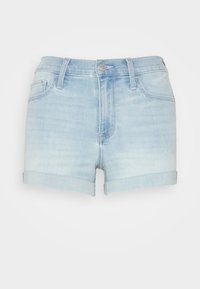 Pantalones cortos de mezclilla azul claro con un acabado desgastado, dobladillos enrollados y diseño de cinco bolsillos. Presenta un cierre frontal con botón y cremallera.