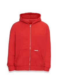 Hoodie rouge en tissu doux, avec une fermeture éclair intégrale, de grandes poches avant et une capuche avec cordons de serrage. Design simple, sans motifs ni accents.