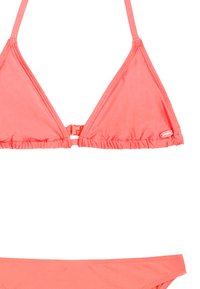 Korale roza bikini komplet z vrhnjim delom v obliki trikotnika z tankimi naramnicami in nagubanimi robovi; nastavljiv zaponka na hrbtu. Spodnji del je v podobni barvi.