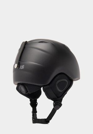 Zwarte skihelm met een matte afwerking, ventilatiegaten, afneembare oorstukken en verstelbare kinband. Voorzien van een achterste verstelriem.