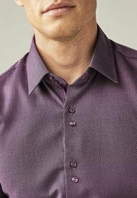 Next TEXTURED TRIMMED REGULAR FIT SINGLE CUFF - Cămașă - damson pink
