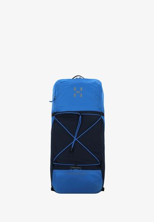 Blauwe en zwarte rugzak met een gestructureerde afwerking, koorddetails aan de voorkant, grijs logo, bovenhandgreep en verstelbare schouderbanden.