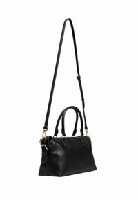 Borsa a mano in pelle nera con doppi manici e tracolla rimovibile. Presenta dettagli in ottone dorato, una texture liscia e una forma strutturata.