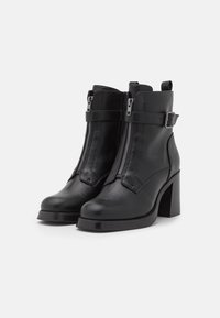 s.Oliver Stiefelette - black
