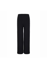 Pantaloni neri a gamba larga realizzati in tessuto a coste. Presentano una cintura elasticizzata, con un design semplice e pulito, senza hardware visibili.