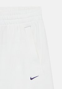 Thumbnail Image 3