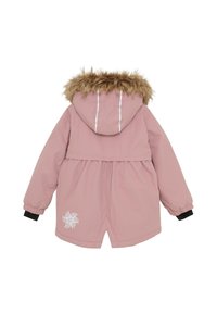 Rosa parkdress med hette av kunstpels, elastiske mansjetter og snor i livet. Har et blomsterdesign på baksiden. Glatt tekstur, midtlengde.