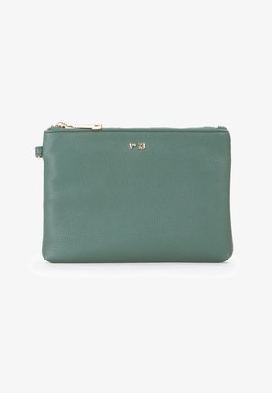 Bustina in pelle verde con motivo strutturato, cerniera dorata e piccolo logo dorato "V° 73" centrato vicino alla parte superiore.
