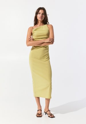 PULL&BEAR ASYMMETRIC - MIDI - Shift dress - yellow