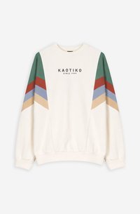 Λευκό φούτερ με πράσινες, κόκκινες, μπλε και μπεζ ρίγες σχήματος σφήνας στα μανίκια και το κείμενο "KAOTIKO SINCE 1999" στο στήθος.
