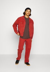 Levi's® Workwear 568™ LOOSE STRAIGHT CARPENTER - Ohlapne kavbojke - burnt henna