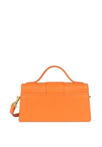 Borsa a tracolla arancione in pelle con finitura texturizzata, forma rettangolare, manico superiore e tracolla regolabile. Presenta accenti in metallo dorato.