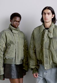 032c CLAY UTILITY JACKET UNISEX - Bomber bunda - washed olive drab